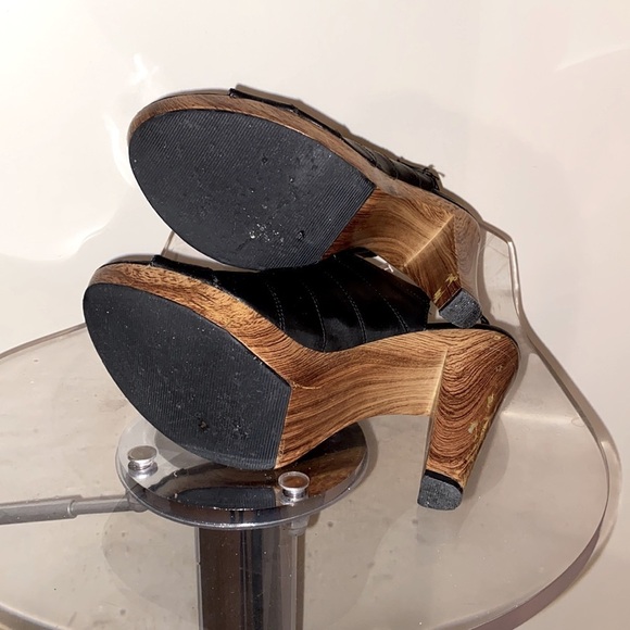 Diba high heel open toe shoes with laces, wooden heels and slats. 🖤 - Picture 6 of 7